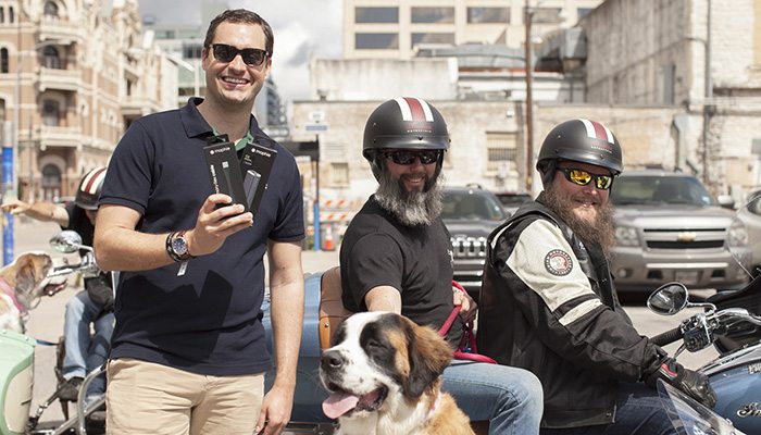 4-mophie_dogs_sxsw_2016-1280x879